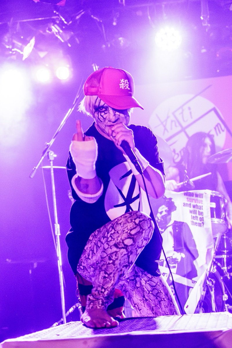 Antikenzi2000's tweet photo. 異世界。
呼吸をする。
11日火の祝。
単独。
見せ物小屋ヘヴンスドアへ。
新曲音源あげる。

※予約こちらから
https://t.co/38p11bG2KZ https://t.co/jvH0fShCgA