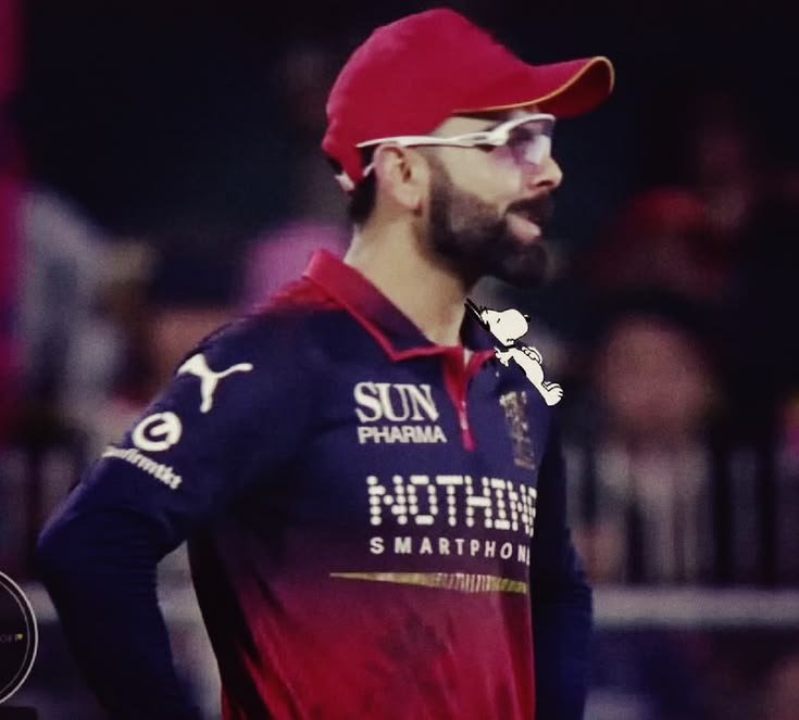 anyavkf's tweet photo. why did he wore those glasses in that match is still a mystery to me😭😭 https://t.co/xk2GzHyIHu