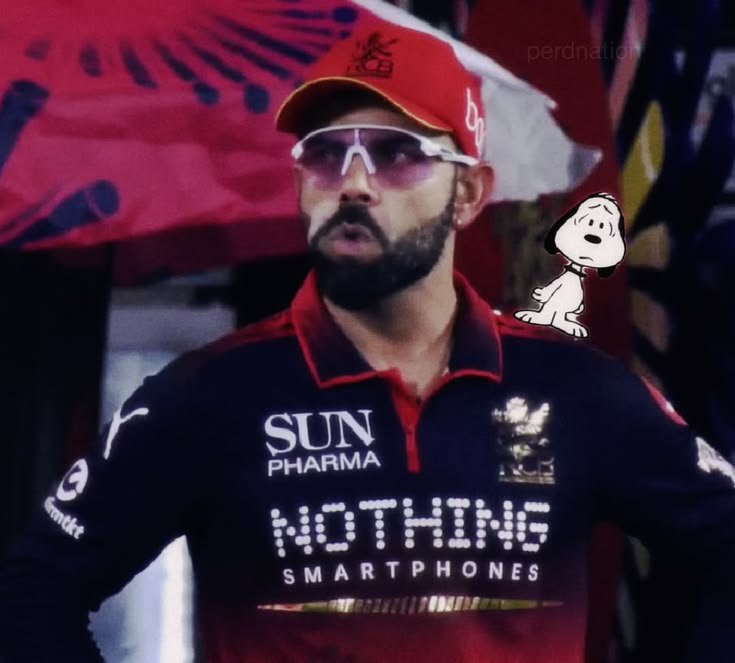 anyavkf's tweet photo. why did he wore those glasses in that match is still a mystery to me😭😭 https://t.co/xk2GzHyIHu