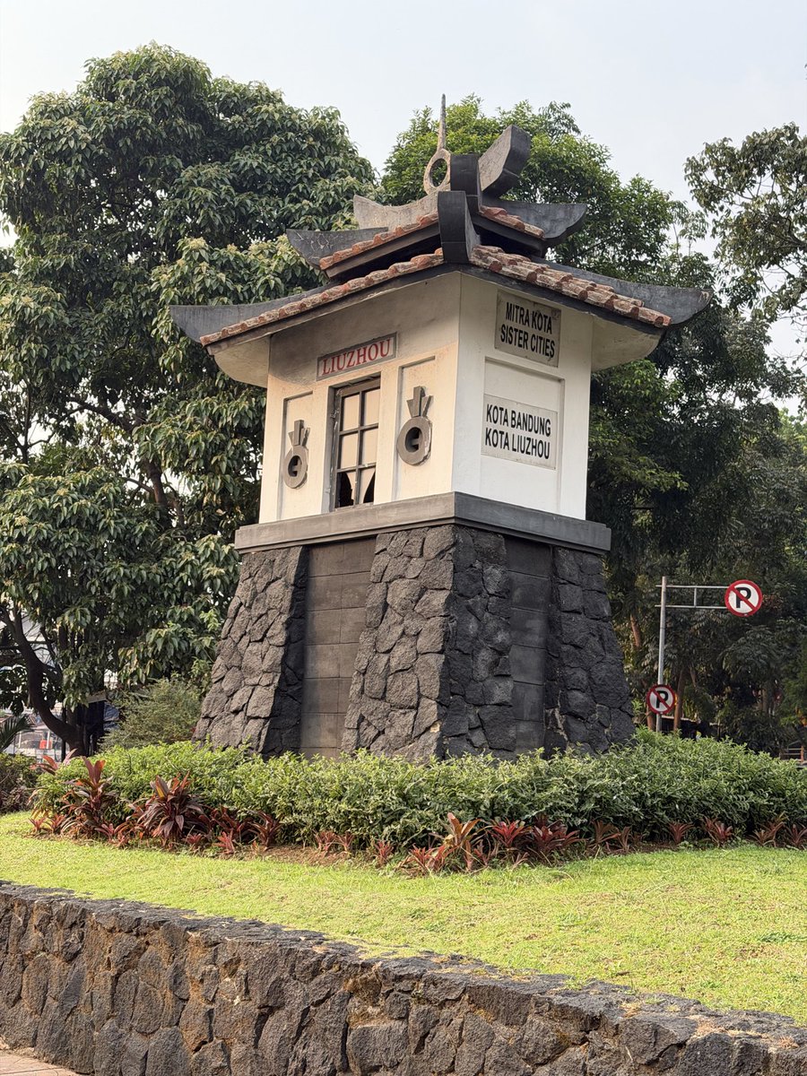 biasalahanakmud's tweet photo. sementara Sister City-nya Bandung: https://t.co/GGq32DDbnn