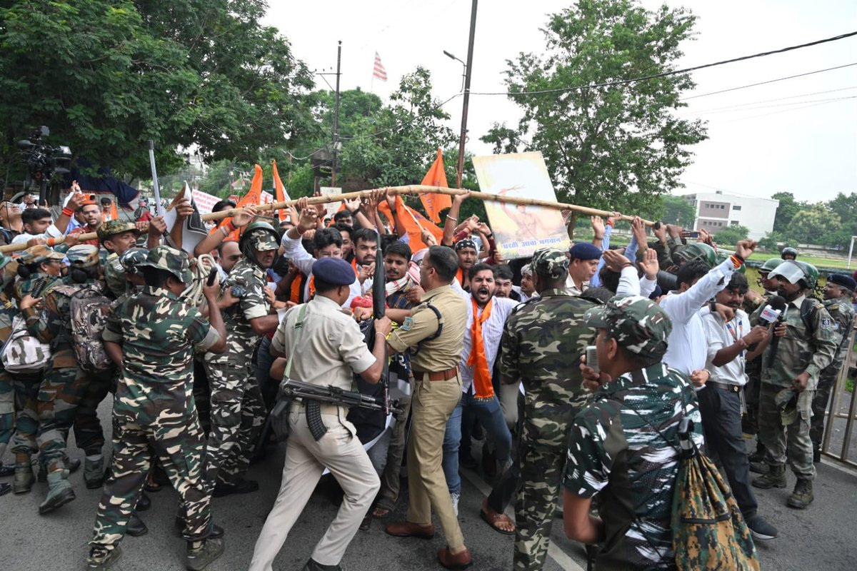 ABVPVoice's tweet photo. 🚨 BREAKING: STUDENT DEMOCRACY UNDER ATTACK IN JHARKHAND!

For raising their voice against the JPSC & JSSC exams issue, State Secretary Prakash Tuti and several ABVP karyakartas have been arrested.

Is asking questions now a crime? Is standing up for students now a crime?

When those fighting for students’ rights are put behind bars, it is not merely an arrest. It is a chilling attack on the very idea of student democracy.

You may arrest our karyakartas.
You cannot arrest the voice of students.

ABVP will not be silenced.
ABVP will not bow down. The fight continues.