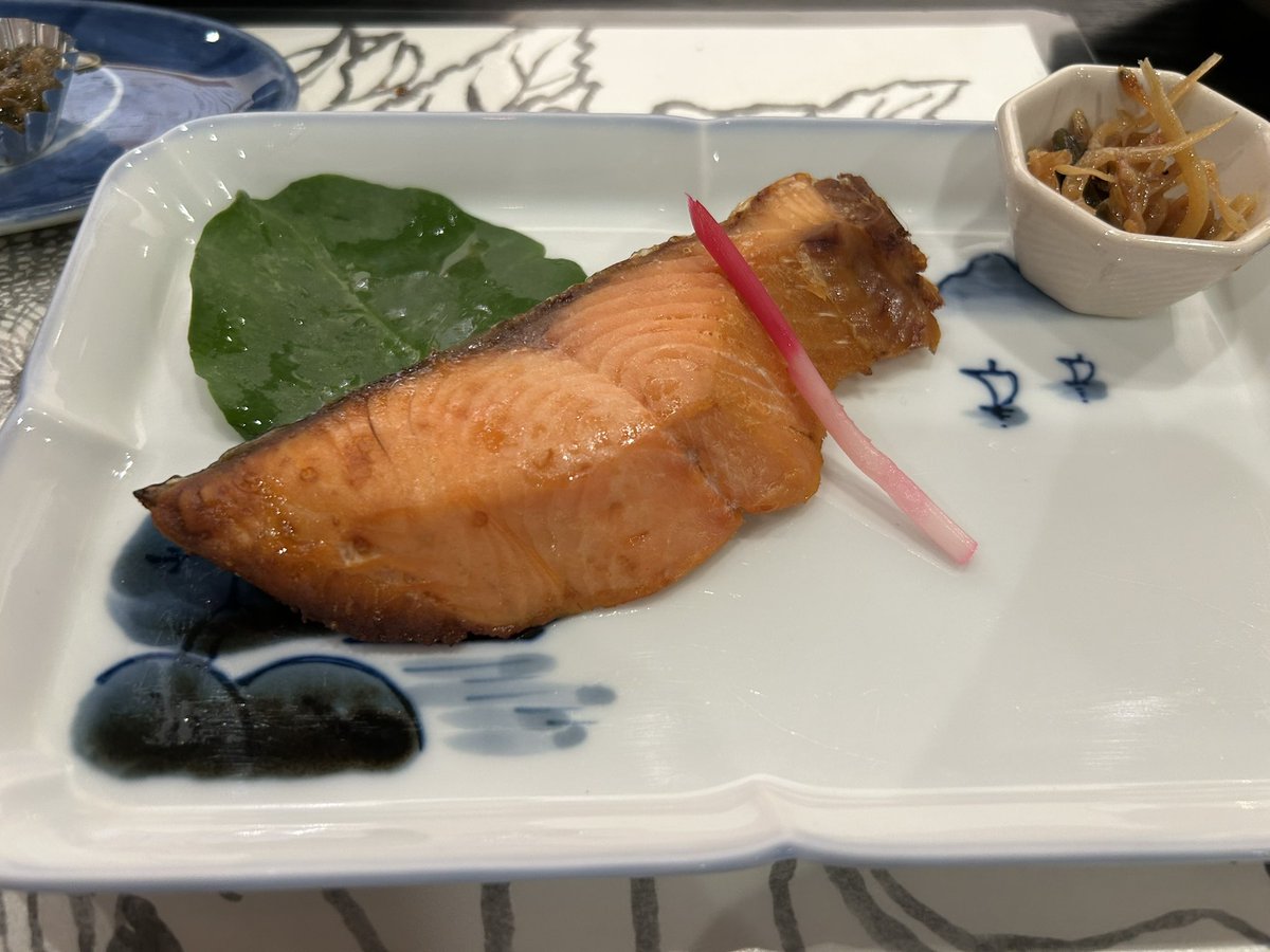 99GUMI86's tweet photo. 塩引きジャケなるもの初めて食べた https://t.co/MvEkXzkyJM