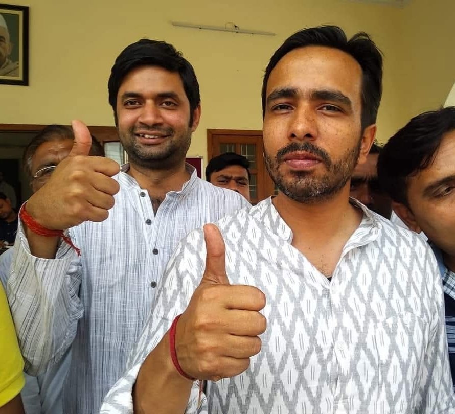 RajSinghBastiUP's tweet photo. राष्ट्रीय लोकदल उत्तर प्रदेश के प्रदेश अध्यक्ष के रूप में नई जिम्मेदारी मिलने पर आप सभी से मिले स्नेह, शुभकामनाओं और विश्वास के लिए हृदय से आभार।
माननीय राष्ट्रीय अध्यक्ष चौधरी जयंत सिंह जी ने युवा नेतृत्व पर जो विश्वास जताया है, उस पर पूरी निष्ठा से खरा उतरने का प्रयास करूंगा। https://t.co/46Ycm4nzqh