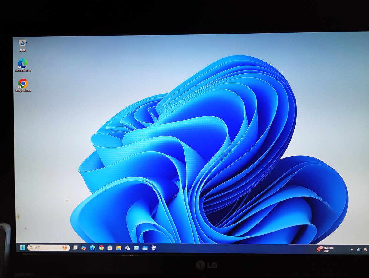 ZEPHYR400C2's tweet photo. ドスパラディスクトップ！HDD寿命でSSDへ変更メカーはCFDメモリもCFD🤩8gb2枚入れて16gb！言うまでもなくメチャサックサック言ってもた😩ちなみにこのディスクトップはWindows7からの愛用ですコアi5🫡 https://t.co/0N9WdfbHxc