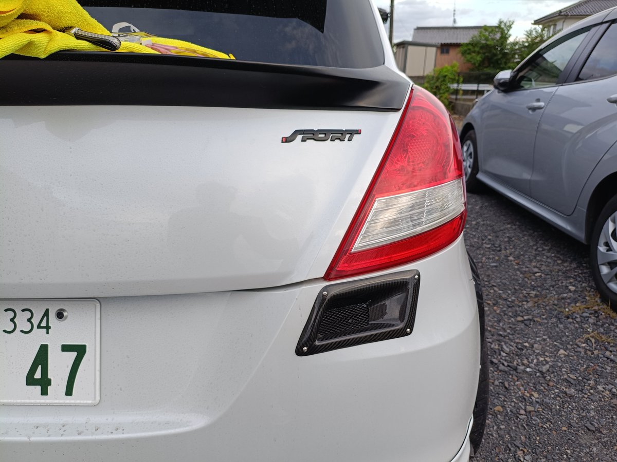 akrspl_evo7's tweet photo. ついでに買った数百円の謎のスポーツエンブレムを貼り付け https://t.co/f0ZR8bhbzD