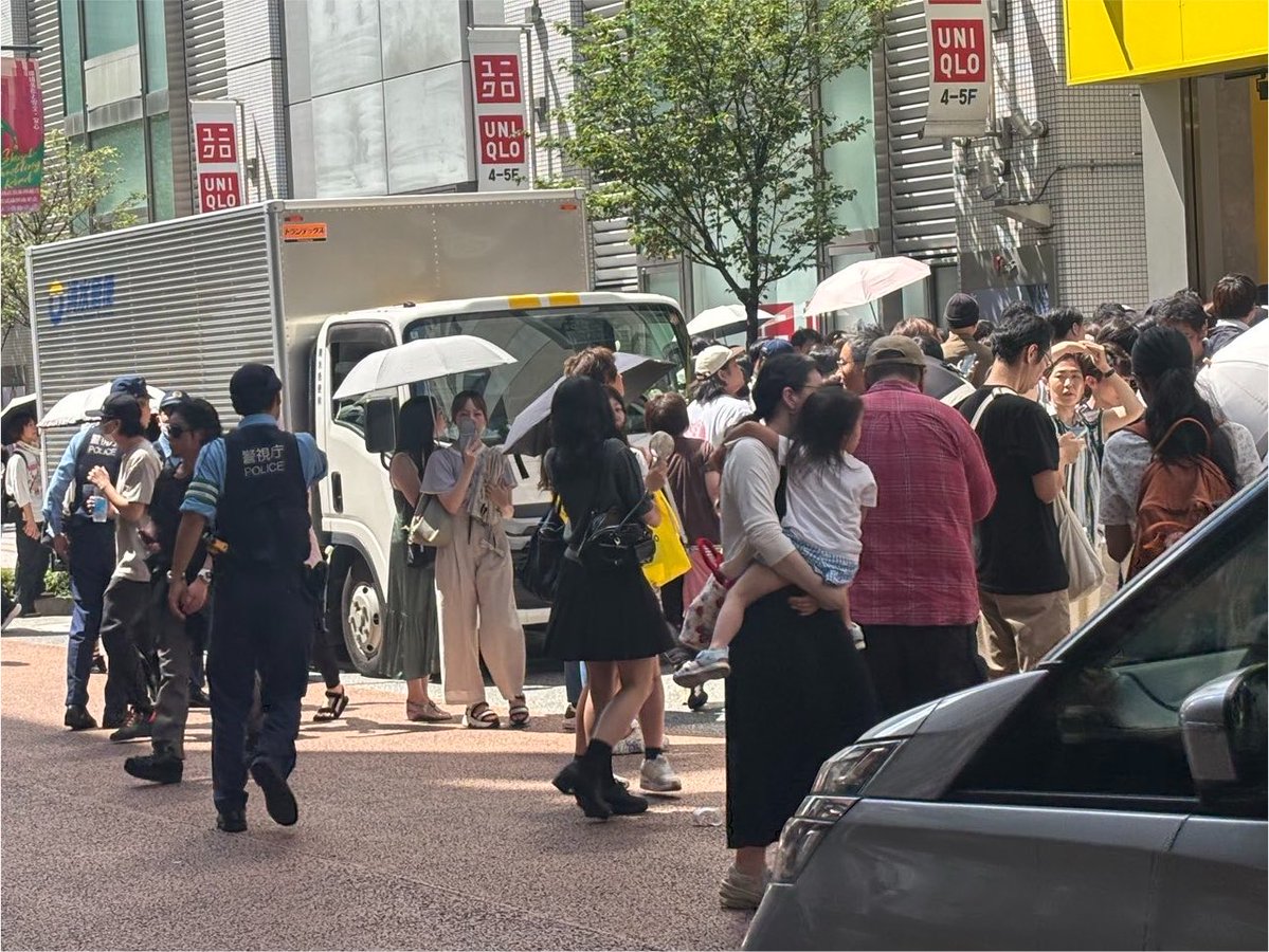 amatsuuni's tweet photo. 【悲報】ガチャガチャ界隈で警察沙汰

ルールを破り街中で発狂

店「ヨッシーのめじるし販売するよ！10時に整理券配るけど、並ぶのは禁止だよ！違反があったら販売中止するからね！」
↓
害悪客(9:00前から並んじゃお)
↓
優良客(10:00に到着)
↓
店「整理券終わりました！(10:00)」
↓
優良客「は？」 https://t.co/fLuWWLlVnj