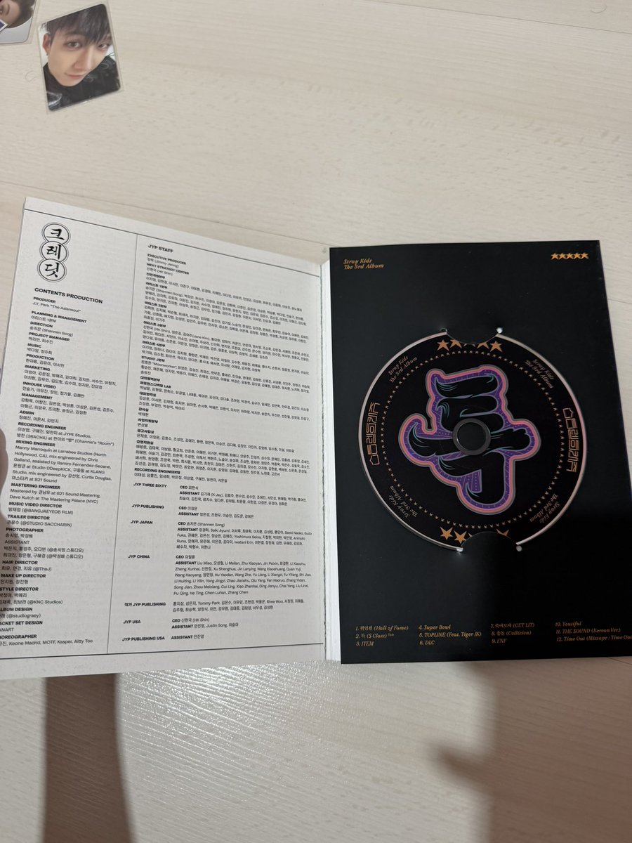ssmilvht's tweet photo. skz album satis 

pc haric ve 1 cikartmasini kullandim tam icerik elimden cikartmak istiyorum 
300 tl 
#skzsatis #skzsatış #skzmarkettr
@SKZTRadeSell @straykidsgotr
@skzsatistakas @straykidstrade1
@skztrtakas @skztrade8tr @skzsatistakas8 @bgsatistakass https://t.co/7ilX4OlTfT