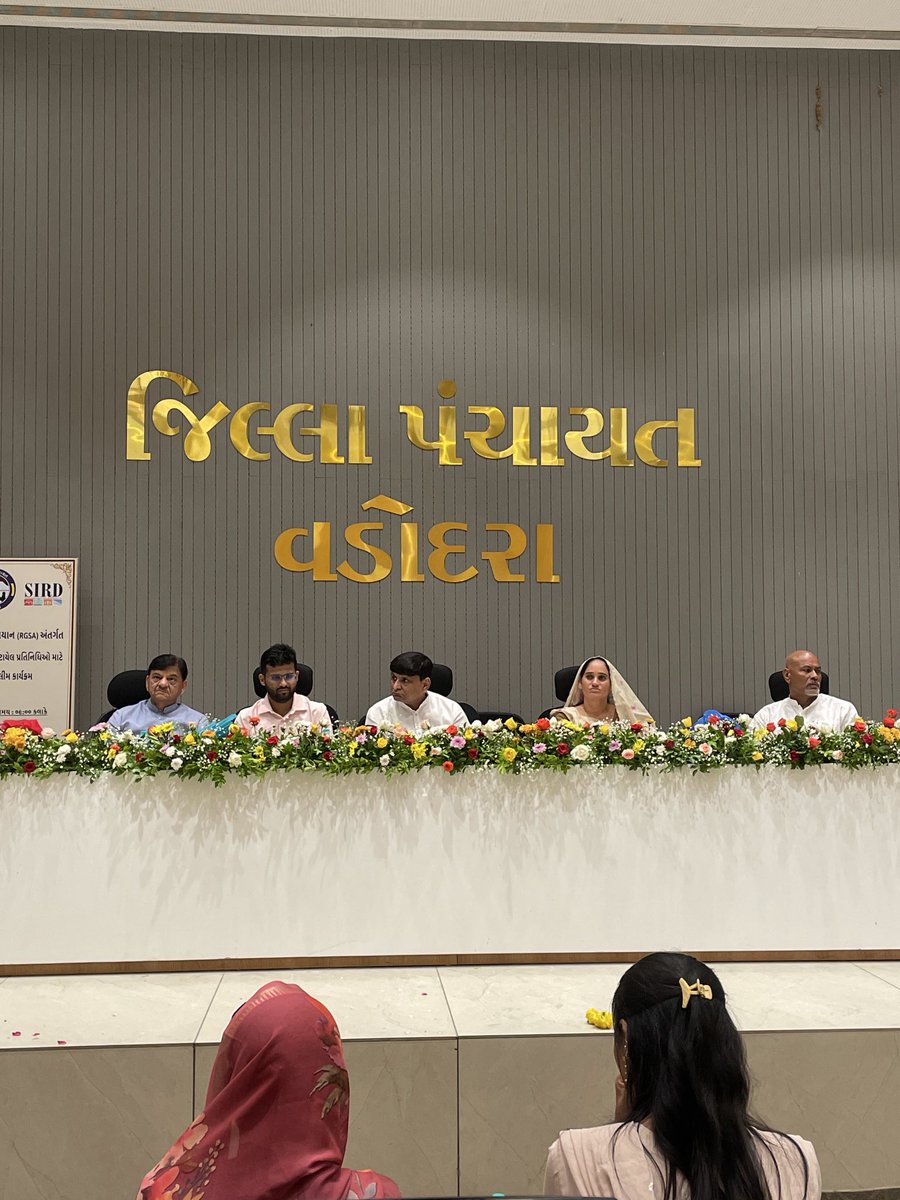 ddo_vadodara's tweet photo. આજરોજ જિલ્લા પંચાયત, વડોદરા ખાતે રાષ્ટ્રીય ગ્રામ સ્વરાજ અભિયાન અંતર્ગત જિલ્લા કક્ષાની પદાધિકારીશ્રીઓની તાલીમ નું આયોજન કરવામાં આવ્યું.
@CMOGuj
@GujPRHDept
@GujDCoffice
@InfoGujarat
@Info_Vadodara
@CollectorVad
#cmo
#panchayat
#infovadodara https://t.co/DHLe3sliz8