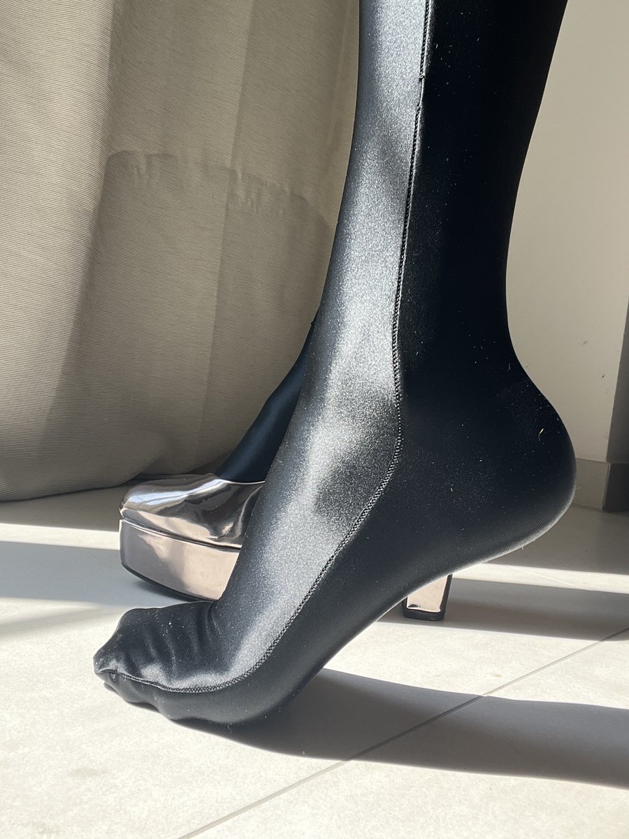 LexiLime's tweet photo. ✨ Pure shine for Saturday. 🖤
Starting the weekend with a little extra sparkle. 🍋💚
Happy Saturday! ☺️ https://t.co/k4MxjnwqvC