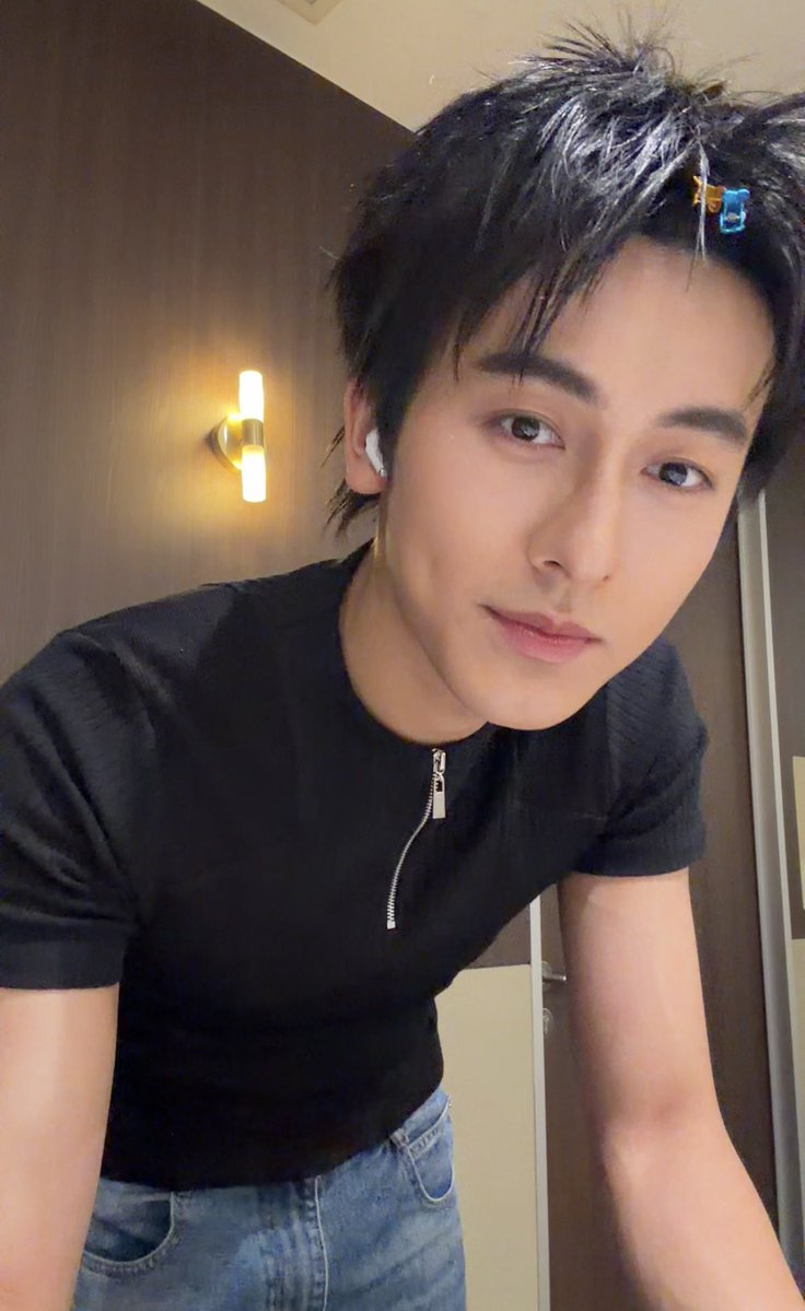 saypavaris's tweet photo. 2022                                     2026

มุมกล้อง เสื้อดำ กิ๊บ ทุกอย่างที่ทำให้เราเผลอเกิดรักแรก วันนี้ได้เห็นอีกรอบ 😭❤️‍🩹 https://t.co/URBGDQ9dfK