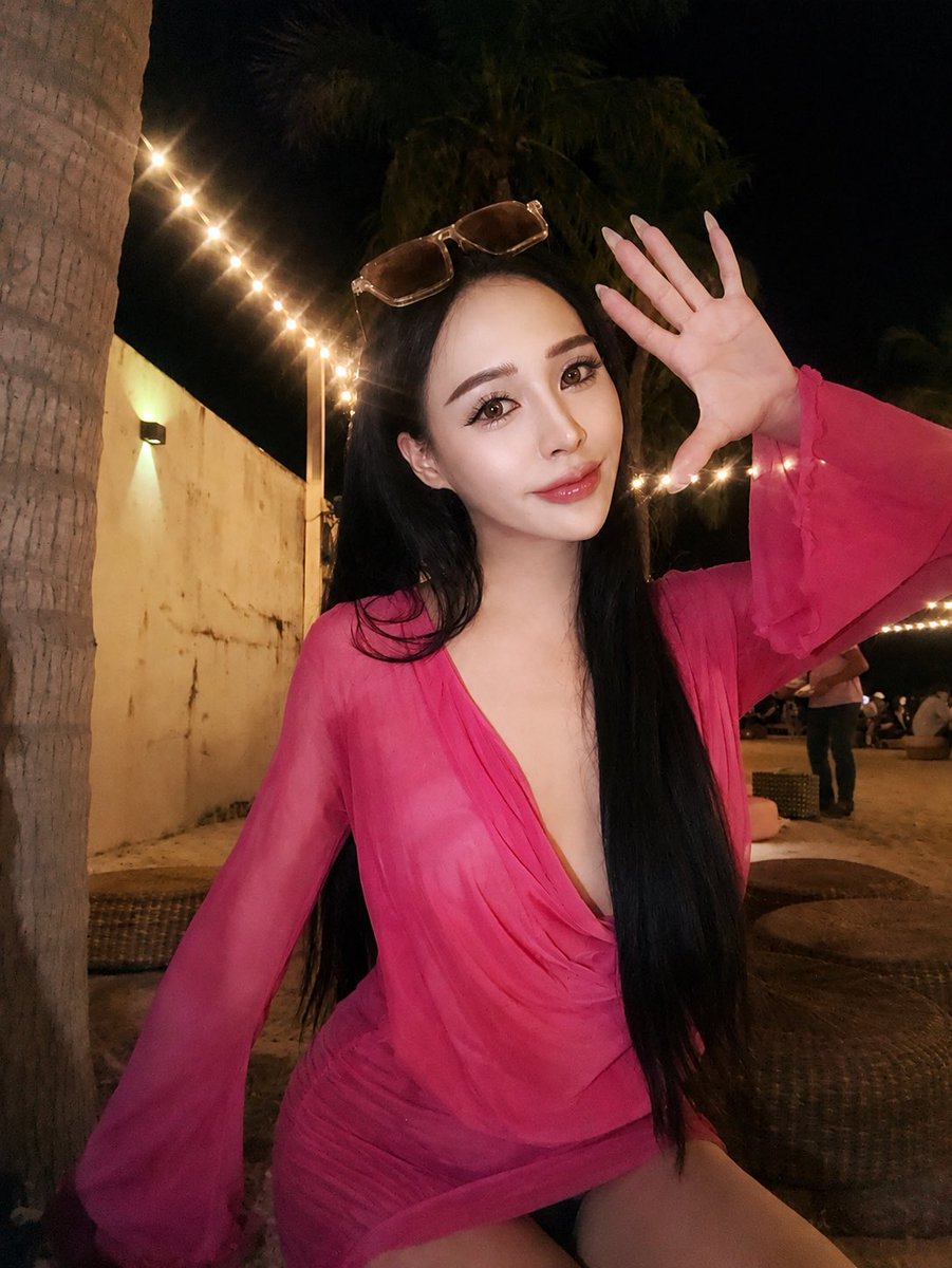 Christina654654's tweet photo. 心還在小琉球🏖️ 

太久沒曬太陽 整個光過敏 胸口手臂都是曬疹 超級癢

#高雄前金 https://t.co/fkdS53SjKV