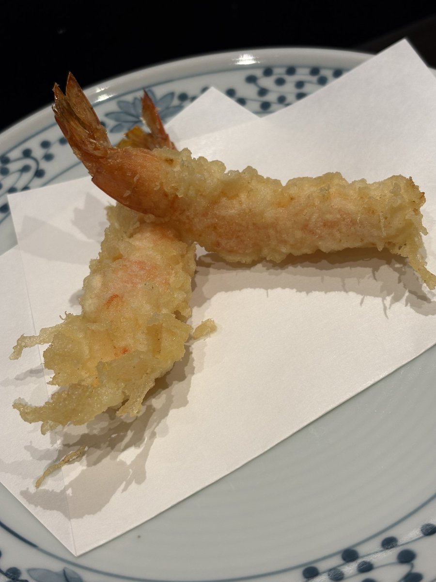 mochamilk0701's tweet photo. お祝いで天ぷら🍤を食べたいとの事だったのでつな八へ　「夏膳」コースをいただきました　カウンターだったので揚げたてを目の前に出してもらえるのがとてもいい　最後の食事はいつも天茶漬けを選んでしまいます
#つな八 #夏膳 https://t.co/oiZ4xcV9lX