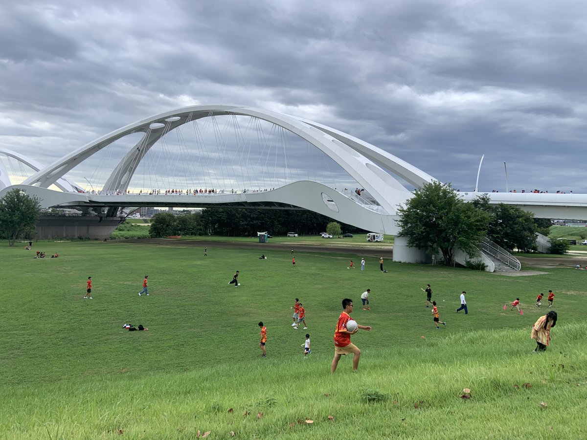 Gjou7man's tweet photo. トヨタスタジアム横の河原土手
スタジアムの横にこれだけの広場が

あるのはトヨタスタジアムだけ https://t.co/WmG9oQzip3