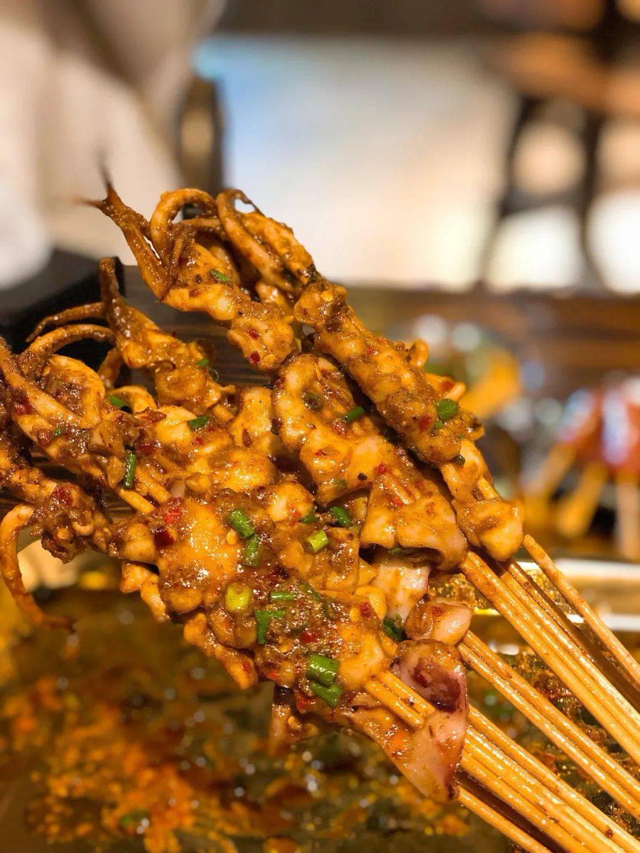 conniewilcox1's tweet photo. Craving late-night street vibes Grilled squid skewers sizzling with spicy seasoning hit different—warm, chewy, and packed with that savory kick! https://t.co/PZVI6zcIU1