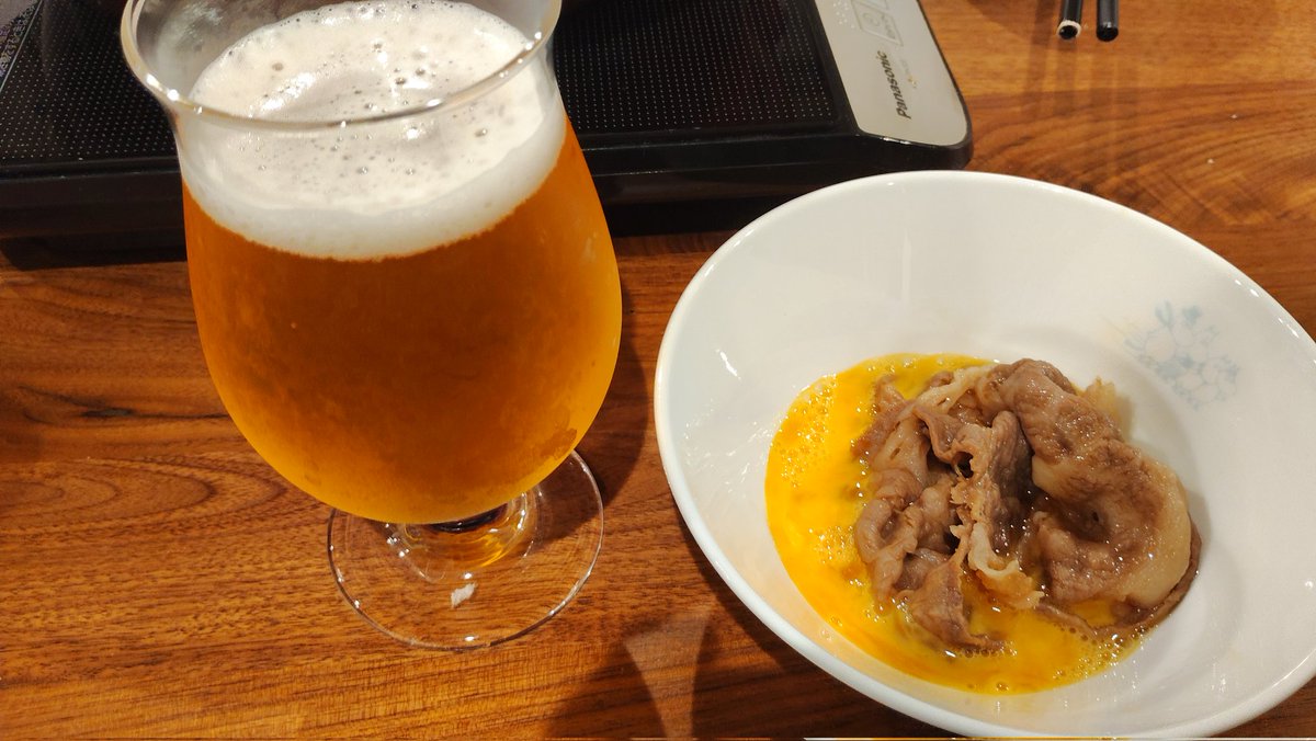 tkdsy's tweet photo. 実家から届いた松阪牛ですき焼き乾杯🍻 https://t.co/oE2RskaASs