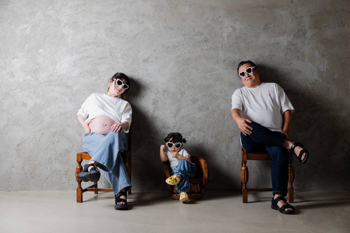 Taka01977's tweet photo. マタニティフォト📸

シアスタイル市野店@siastyle.jpで終始楽しみながらTAKAファミリー撮影していただきました！

娘の姿見てあげてください☺️

いつ生まれてくるか楽しみ😊

まだパパのが腹がでかかった😅
📸@siastyle.jp https://t.co/R21kX4Pura
