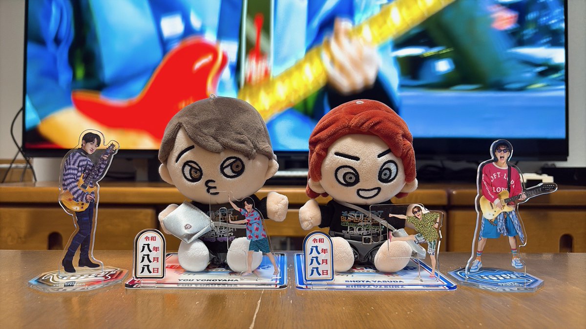 kyokorockwell's tweet photo. 娘と娘の友達ちゃんが朝からずっとEIGHTで盛り上がってます
てかこのアクスタ可愛いな https://t.co/EiwnXCvtHC