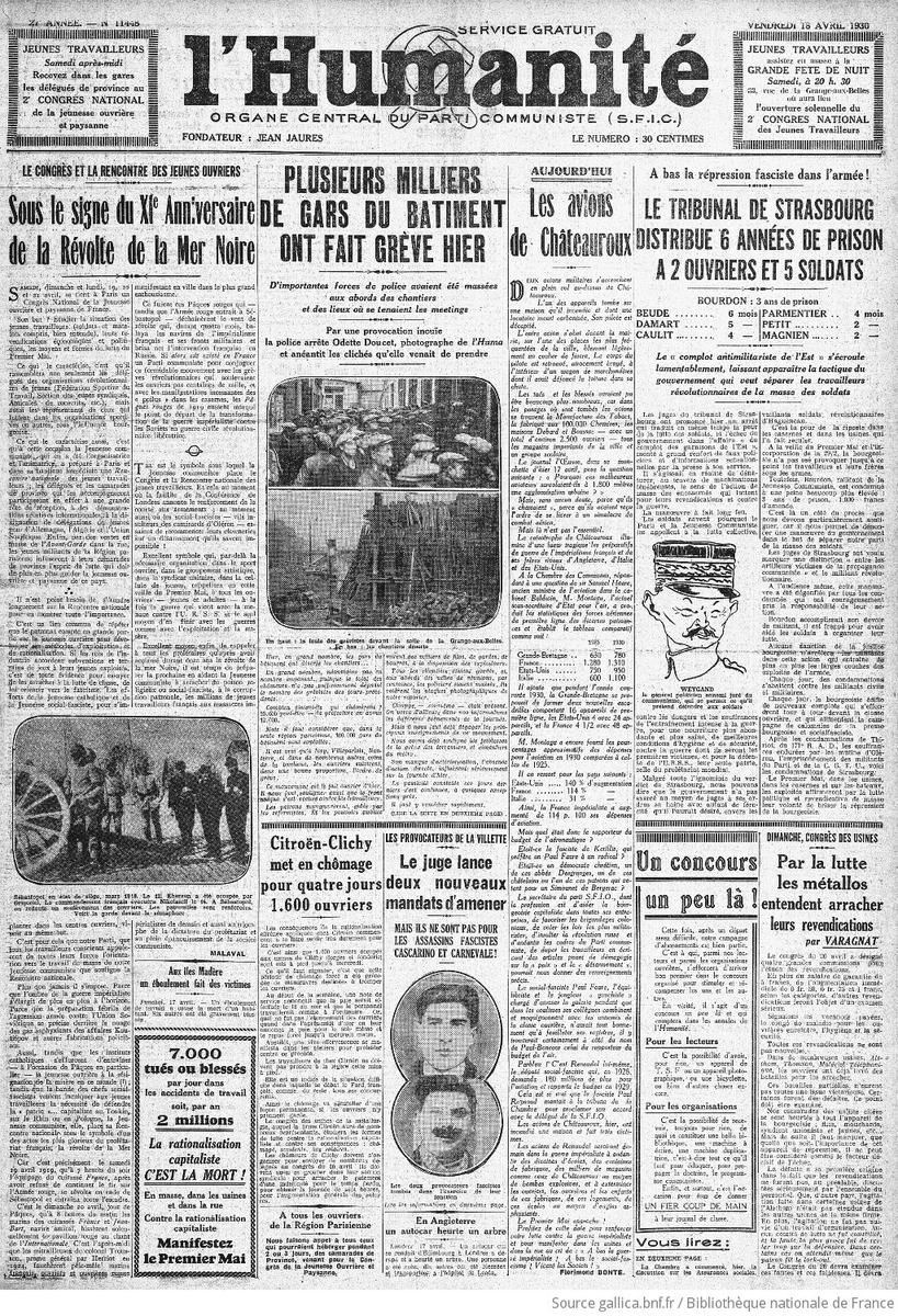GabLattanzio's tweet photo. Ironie terrible de l'histoire : le PCF a d'abord été intensément... contre la Sécurité sociale.

Je partage avec vous cette archive de L’Huma' du 18 avril 1930. Sur la Sécu', le salaire net, le fascisme. Voyez dans la deuxième capture le sous-titre : "les assurances sociales, source de la vie chère". L'Humanité prend ainsi position contre la solidarité nationale face à la maladie.

En 1928 et 1930, le législatif discute des premières formes d'assurance santé. Ils mettent en place "le précompte", ce qu'on appelle aujourd'hui les prélèvements. Une vague de grève démarre dans le Nord notamment, quand les ouvriers voient que leur salaire net baisse.

A l'époque, le parti communiste appelle ça une "loi de mouchardage, d’esclavage et d’escroquerie". Un député communiste est tout entier consacré à cette dénonciation : Jacques Doriot. La classe ouvrière perd de l'argent et subit un contrôle renforcé de l'Etat. C'est la position du parti.

Le PCF appelle ce dispositif la "loi-flic". Flicage administratif et surtout, renforcement de l'Etat compris comme un Etat au service de la bourgeoisie. L'assurance publique n'est pas alors un "salaire différé", c'est un vol.

C'est la stratégie générale du durcissement stalinien de l'époque : toute tentative de réforme est une trahison, le progrès ne peut venir que de la révolution.

Dans les pages de l'Humanité, on y lit de violentes dénonciations des ennemis : Paul Reynaud, de la droite libérale, qui défend l'assurance, est appelé fasciste. Renaudel, de la SFIO (ancêtre du PS), ainsi que Dormoy, sont appelés "social-fasciste".

Le PCF exige alors que tout soit financé par le capital, que rien ne soit pris du salaire ouvrier. Comme vous le savez, c'est très exactement la position inverse aujourd'hui, puisque la revendication post-1945 est de faire de la Sécu' la chasse gardée de la gestion ouvrière, sur ses cotisations et rien d'autre.

Quand le fascisme viendra, qu'arrivera-t-il aux trois noms que je cite ici ?

En 1940, Reynaud ledit "fasciste" selon l'Huma' est président du Conseil. Il refuse l'armistice avec les nazis. Il sera remplacé par Pétain. Il sera emprisonné par les nazis.

Renaudel ledit "social-fasciste" est mort en 1935. Il a bien dérivé lui-même en suivant Déat, même si son dernier geste politique aura été de démissionner du groupe quand il s'est rendu compte qu'il en était la caution républicaine. Rédemption tardive.

Dormoy lui aussi dit "social-fasciste" refusera les pleins pouvoirs de Pétain et sera assassiné par une ligue fasciste en 1941.

Quant à Jacques Doriot du PCF, le gueulard, il est devenu le visage de la collaboration.

Bref, ne nous laissons pas impressionner par les trolls d'aujourd'hui qui traitent tout le monde de fasciste. Qui sait où ils finiront ?

Et surtout, il n'y a pas de ligne droite dans l'histoire de la prise en charge de la santé. Même ceux qui ont sanctifié l'Etat social se sont opposés à sa création.

(l'Humanité, 18 avril 1930. Encart "aujourd'hui", après l'histoire sur l'aviation, et surtout page 2 "la Chambre a commencé hier la discussion du rectificatif des assurances sociales".)