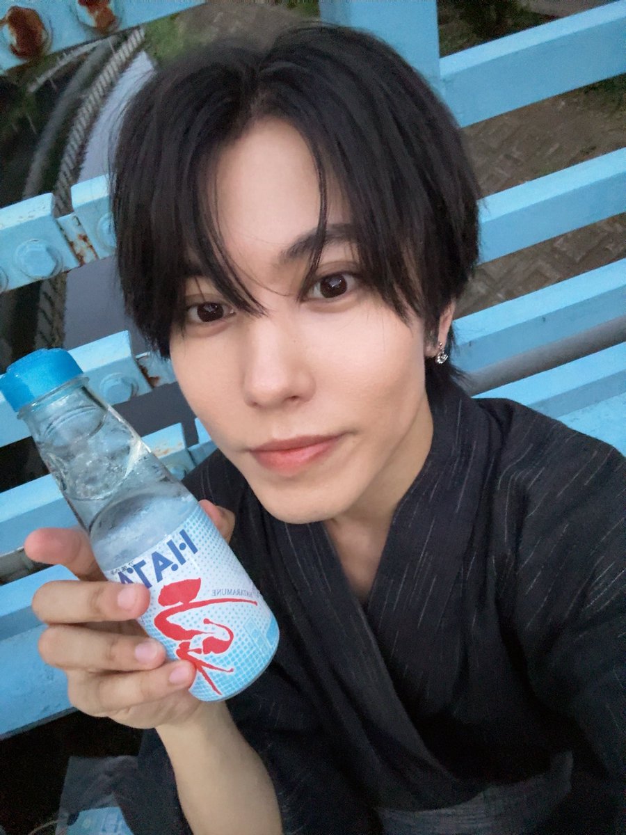 _KAWAIKENTARO_'s tweet photo. 【お知らせ】

8/10(月) 21:00〜
インスタライブ配信します！！！

最近のお仕事やプライベートのお話を。

そして…配信内で嬉しいお知らせも🫣📢

ぜひ観に来てください！！！← https://t.co/flpVCbBmg6