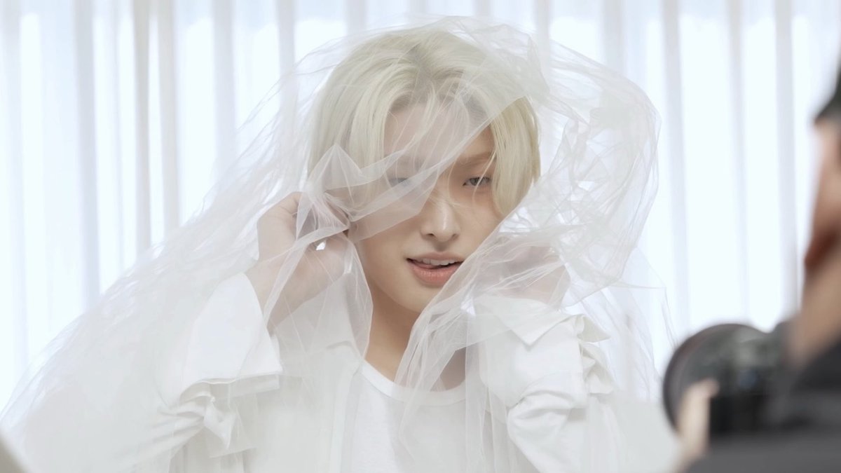 jyumon_'s tweet photo. 존예수준 말 안되는디? 날개옷입고 날아가는 선녀맞잖아 나무꾼이 옷 훔쳐간거맞잖아 https://t.co/IHTvPabrVp