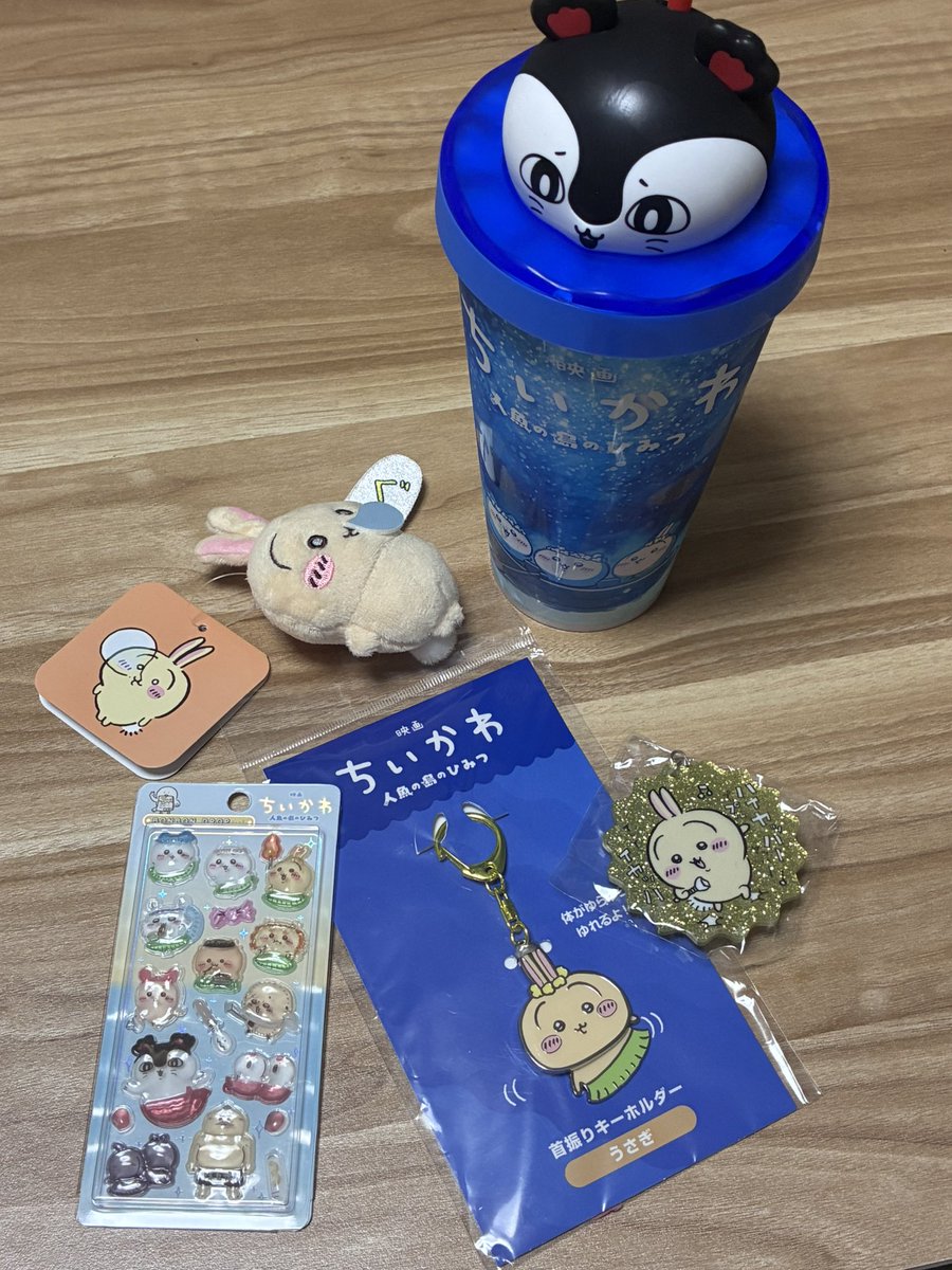 yznsmk's tweet photo. 何となくやったガチャでうさぎが出たからうさぎを推す。

セイレーンのカップ、映画始まる前に再販されてたから買ったけど映画終わって出てきたら売り切れててすご…

#ちいかわ https://t.co/QkAIg9elK1