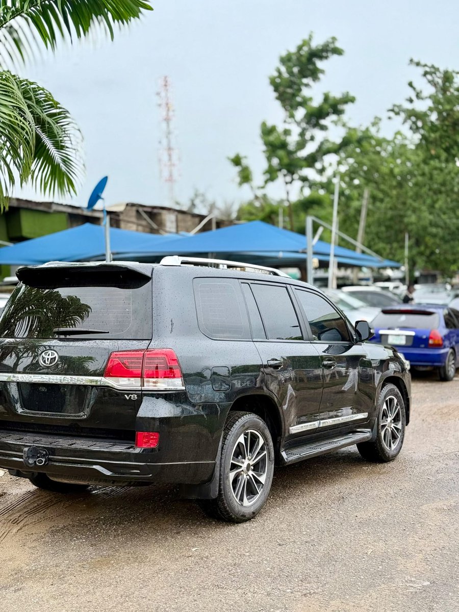 autoconsultng's tweet photo. Toyota Land Cruiser 2020. 🚘

Power. Luxury. Durability.

Built to go the distance.

Available via AJ AUTOCONSULT.

For purchase enquiries, send us a message today.

#AJAutoConsult #ToyotaLandCruiser #CarSales #VehicleInspection #DriveSmart https://t.co/SWWozPGgpX