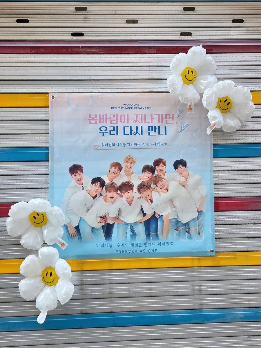 bliss_gooreumi's tweet photo. #워너원9주년기념카페
#워너원9주년축하해요 https://t.co/iPmQ26RgPC