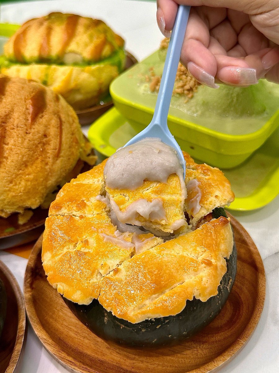 Ninates's tweet photo. Thanksgiving feast alert! Homemade pumpkin pie, herb-roasted turkey u0026 creamy mashed potatoes—warm up your holiday with these cozy bites! Tag your feast buddy! https://t.co/mJY8o7HUNm