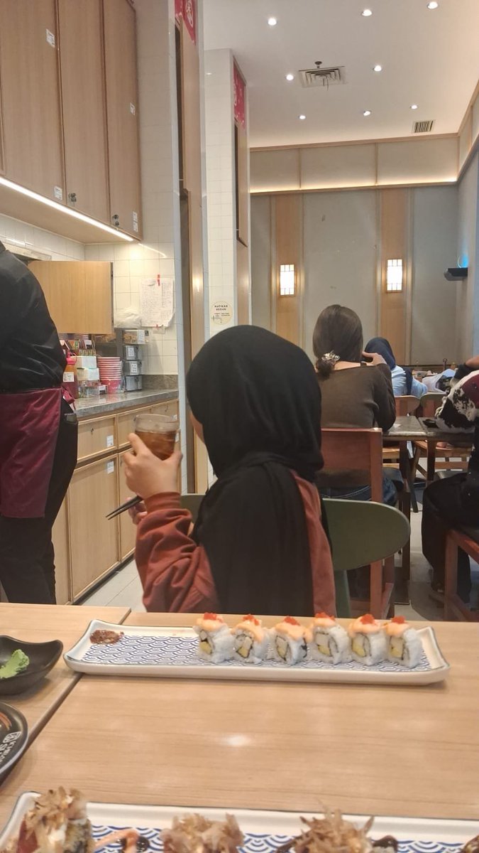 hellobobae_'s tweet photo. Sushi date https://t.co/ZV3y0dAxv8