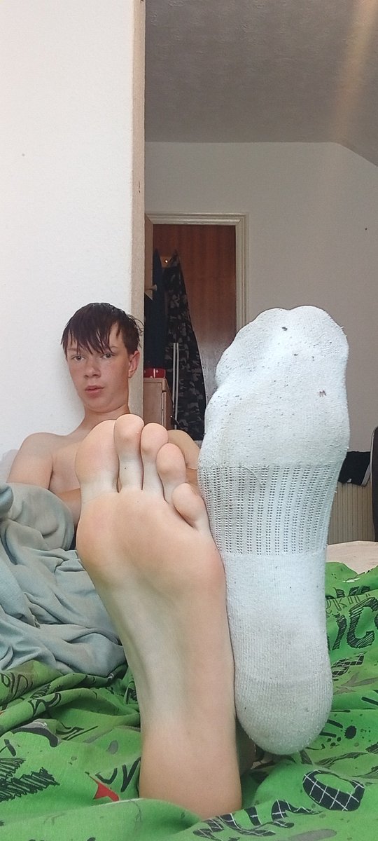 michalak64888's tweet photo. OH how u wish you were at the bottom of this bed smelling their stench coming off these I made em damp with bit of water before going out heard it makes em reak me and god it did DMS OPEN
#footmaster #gayfeet #malefeet #nikesocks #dirtysocks #cashmaster #send #cumtax #dmnow https://t.co/I0vXzdsWVq