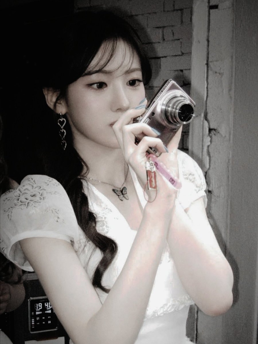 Jarwaga's tweet photo. ᅠ
ᅠᛙ  𝗖𝗔𝗡𝗚𝗚𝗨, 𝗕𝗔𝗟𝗜.
   ᅠ August 8, 2026  |  14.48 WITA.

Berhasil menyelundupkan Yindut ke dalam koper untuk ikut trip orang-orang dewasa (mengutip kata ybs). Sekarang anaknya lagi asik mainin kamera sambil gue yang jadi model uji coba. So.. hello again, Bali.
ᅠ https://t.co/2DUEEHvQsR