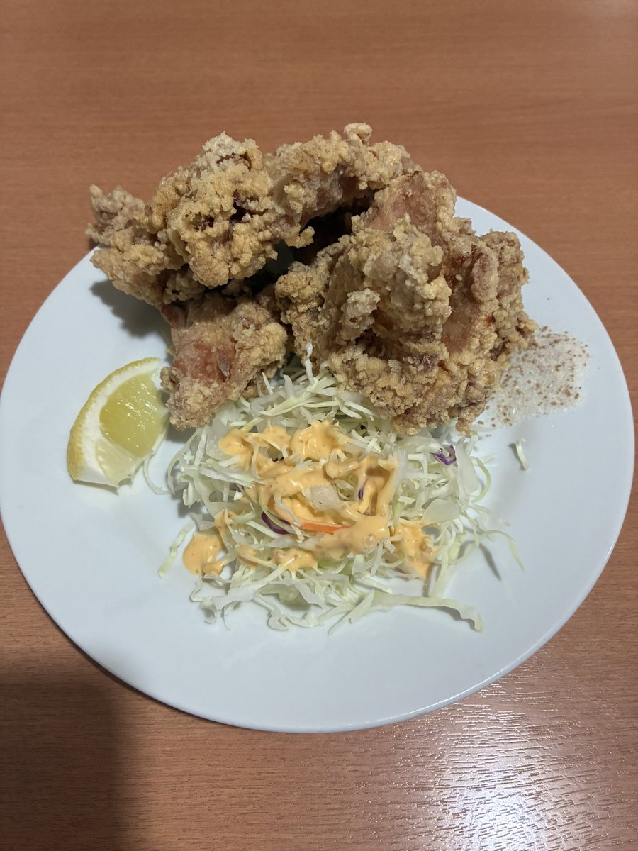 kurambonb's tweet photo. 唐揚げの写真が嫁から送られてきたから食べたくなって初生の中華屋さんにきたら特盛でした😅1人で…胃もたれ確定だな🤕連休初日、朝から発熱外来行って、ただの風邪でよかった‼️1日ゆっくりしたらだいぶ復活したので栄養あるもの食べて復活します‼️ https://t.co/fWcAWyrh5o