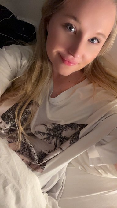 Sofiaeber's tweet photo. Wenn ich dich nach einem Kuschel -Date fragen würde, würdest du ja sagen? 🥺 https://t.co/GMtrmI5nDG