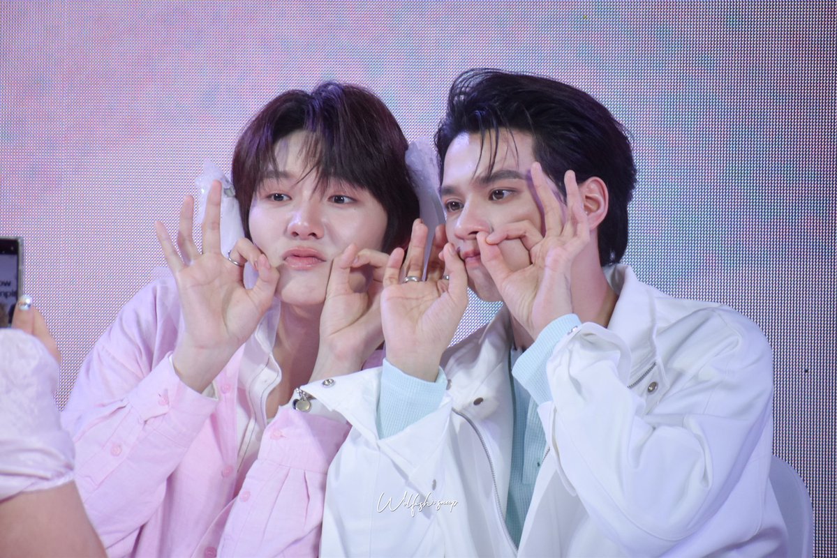 wolfish13snap's tweet photo. 260808 🥰

#RBNxMeetandGlowKNP
#KengNamping https://t.co/KkYevuZeEA