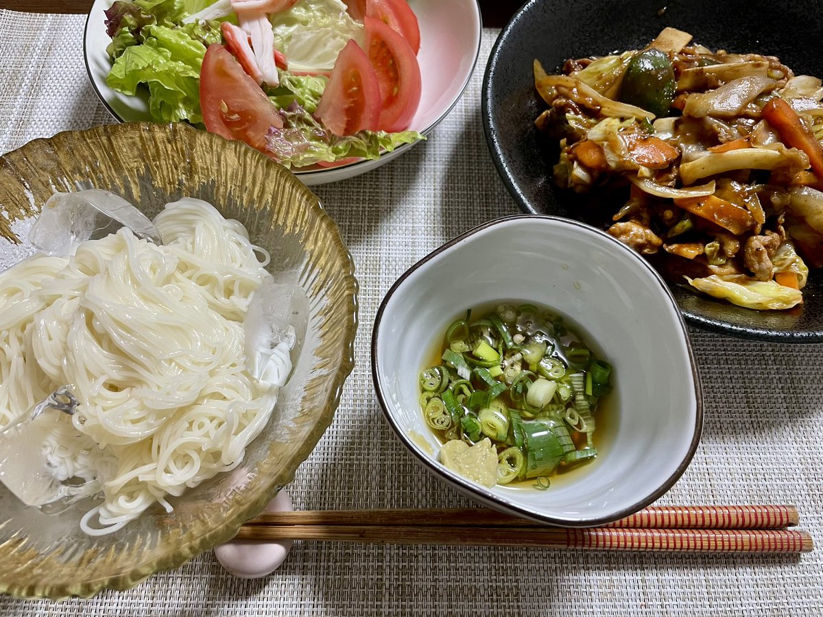 YuKi06594554's tweet photo. 晩ご飯に回鍋肉を作った🥬🍳
🌿素麺
🫜サラダ🥗
#おうちごはん
#料理好きな人と繋がりたい 
#料理記録
 🍅🍅🍅 https://t.co/mUynULb3pn