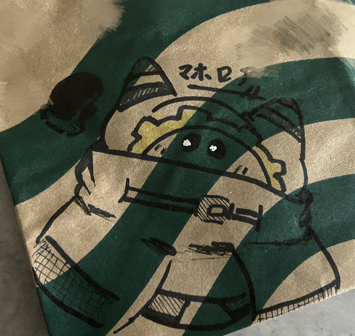 3_e88xn's tweet photo. 勉強の息抜きでスタバの袋に書いたけどあまりにも難しい😱 https://t.co/dlpboSYJDJ