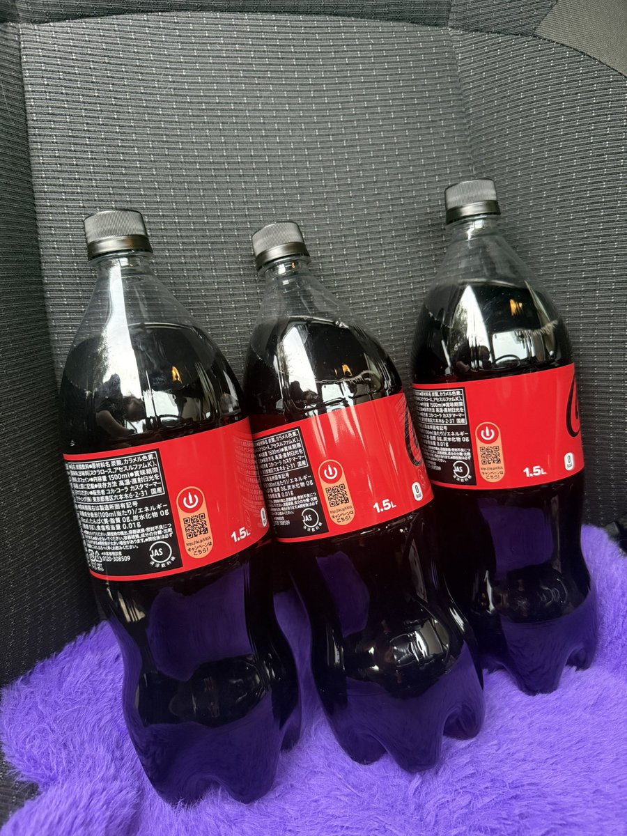 prgn077's tweet photo. ゲーセン行ったら200円で致死量のコーラが取れた https://t.co/ilj97jbyeM