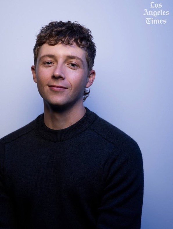 rozkan25's tweet photo. Gerran Howell is looking happy and relaxed which is nice to see. He used to look quite self conscious in photoshoots. https://t.co/HU2jyu3z9R