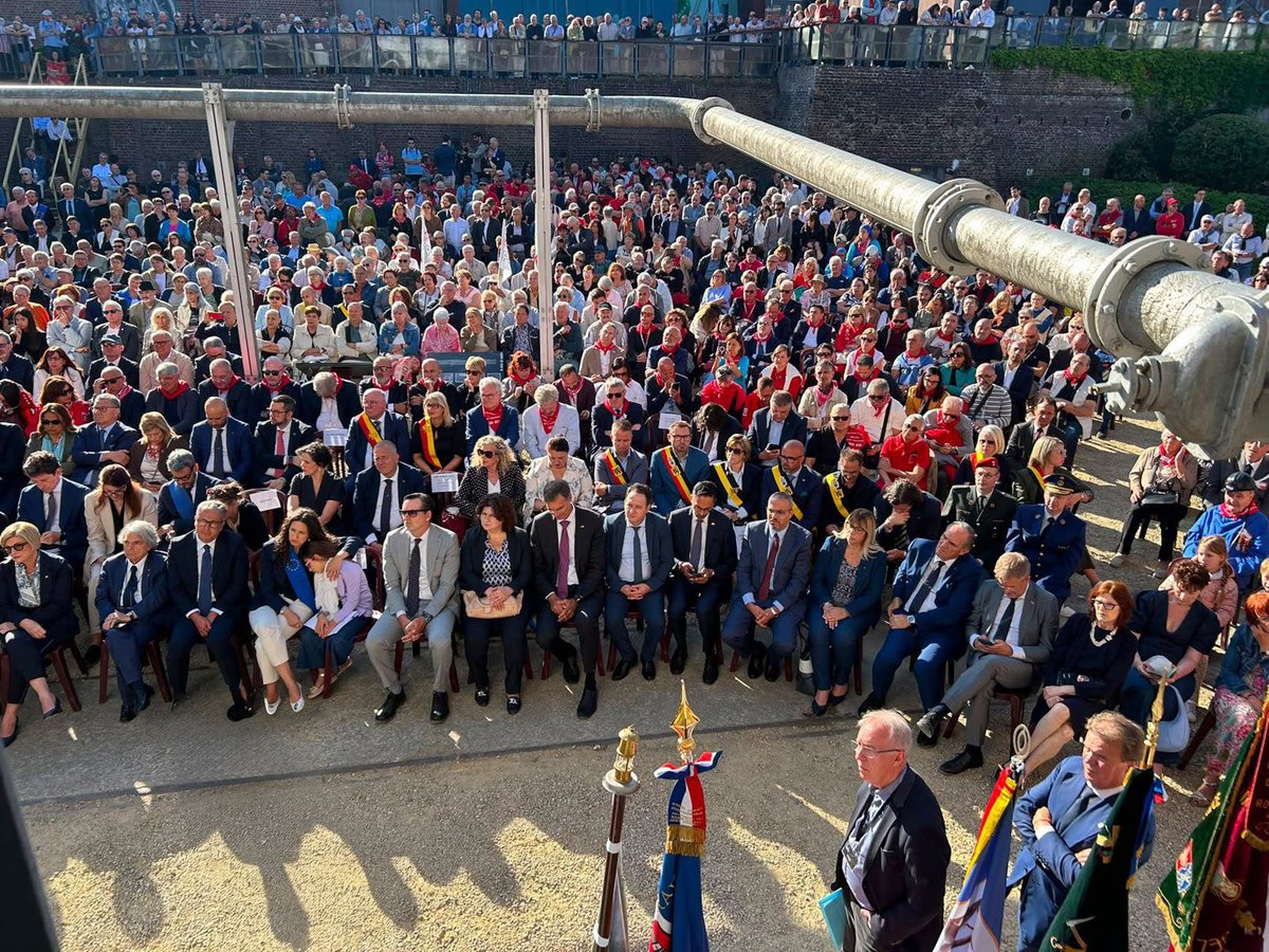 CislNazionale's tweet photo. Oggi la Segretaria Generale, #DanielaFumarola, insieme ad un’ampia delegazione della #Cisl, ha preso parte alla cerimonia di commemorazione della tragedia della miniera del Bois du Cazier, a Marcinelle, in Belgio, avvenuta l’8 agosto 1956: uno tra i più gravi incidenti sul lavoro della storia europea, in cui a perdere la vita furono 262 minatori, tra i quali 136 italiani. 

Leggi la notizia sul sito 👉 https://t.co/6yMVCw8Lhe

#Marcinelle #8agosto1956 #SicurezzaSulLavoro #Europa #Diritti