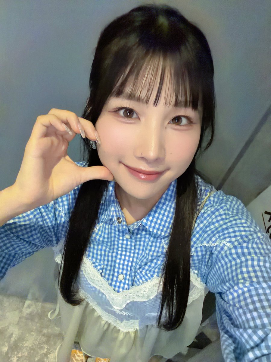 MisakiNako_'s tweet photo. 4th Single「青の足跡」
リリース記念フリーライブ
in namco TOKYO

私の身長があともう少し高ければ…と悔やみつつ、遠くまで手を伸ばしてたけど見えたかな😭！？

暑い中来てくれてほんまにありがとうね！
みんなの笑顔に元気もらった(◦`꒳´◦)
これからも自分のペースで楽しんでこ～！！
#青の足跡 https://t.co/dJDDHaHrRb