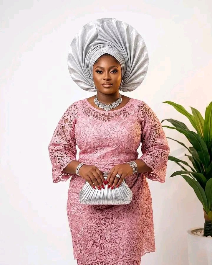 EfeAjay's tweet photo. Saturdays are always for one thing πππ
OWAMBE DOINGS βοΈ
Have you gotten any gig to attend today??
I am off to one side.....
#Owambe https://t.co/NqpWJT88cq