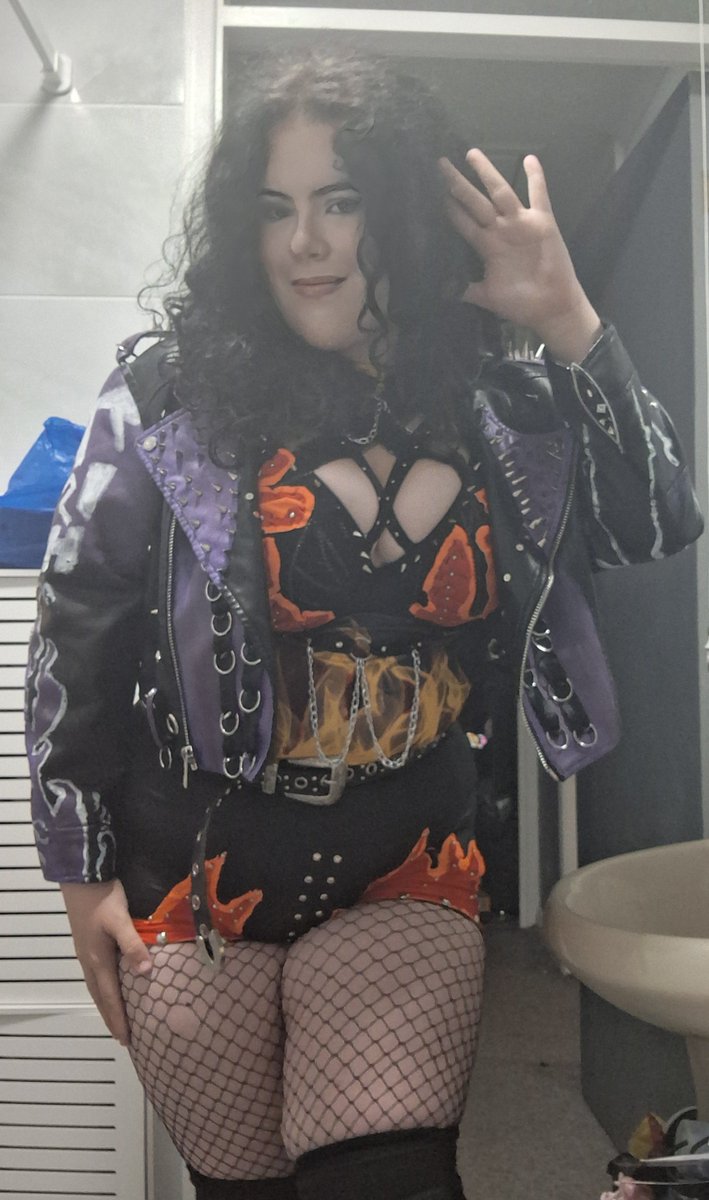 mia4brutality's tweet photo. Seeing my fave girl @Saraya todayyyyy https://t.co/YKnkRJVMPD