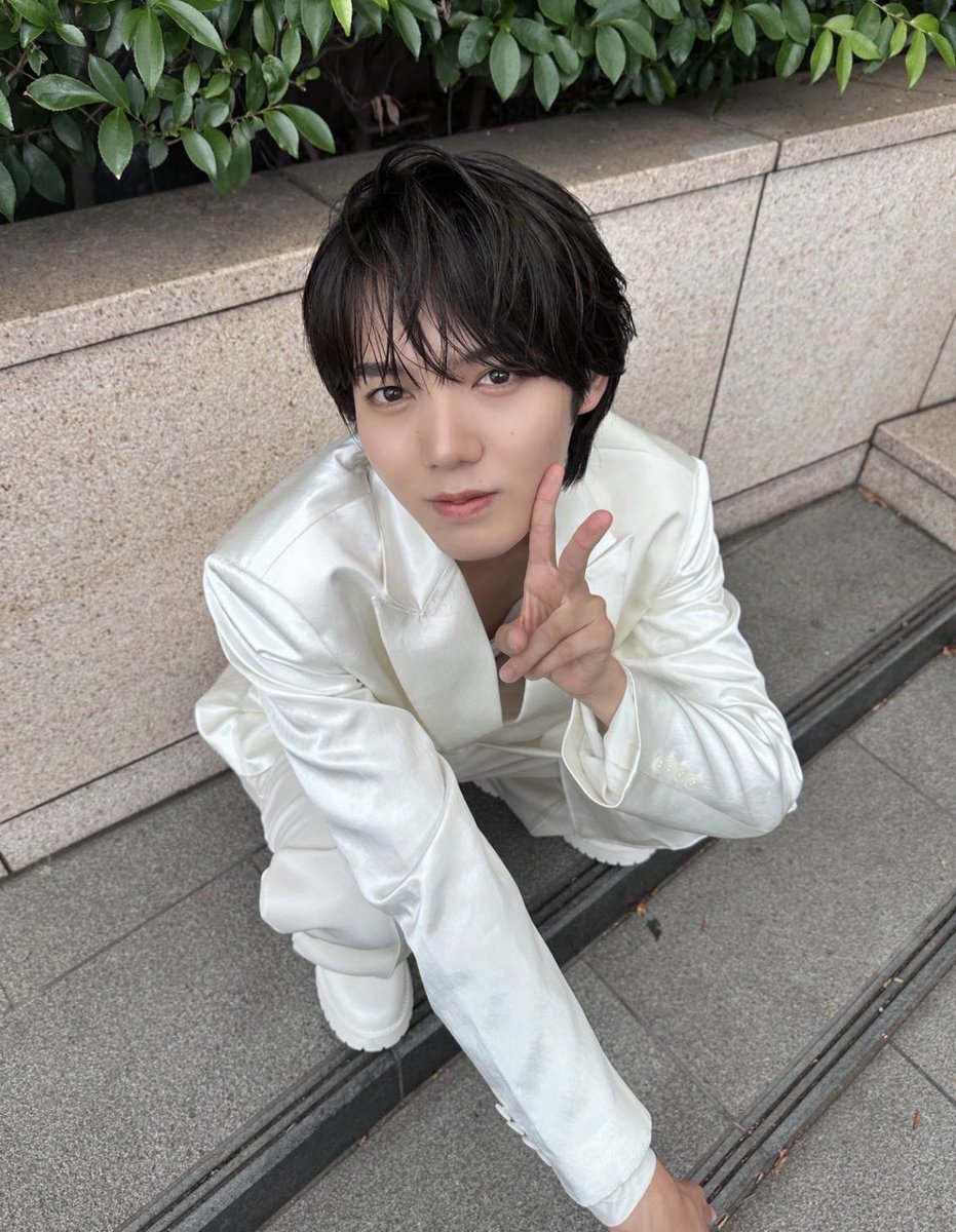 yul494lo's tweet photo. ちょっとお待ち、、
あのさ、こーさくさんの
インスタの投稿に上がってた写真
1枚目と真ん中の写真が
別人に見えるくらい、やばいんですけど？
(語彙力) https://t.co/nRf6OsX6hJ