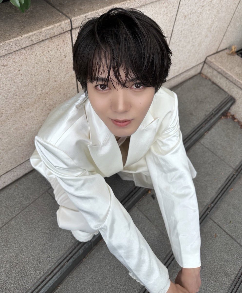 yul494lo's tweet photo. ちょっとお待ち、、
あのさ、こーさくさんの
インスタの投稿に上がってた写真
1枚目と真ん中の写真が
別人に見えるくらい、やばいんですけど？
(語彙力) https://t.co/nRf6OsX6hJ