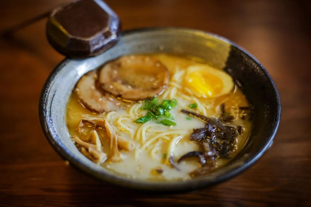 ikazzmen's tweet photo. Late night bite: warm miso ramen, soft-boiled egg, and that quiet hum of the diner oven. https://t.co/x2TPyVL3Jl