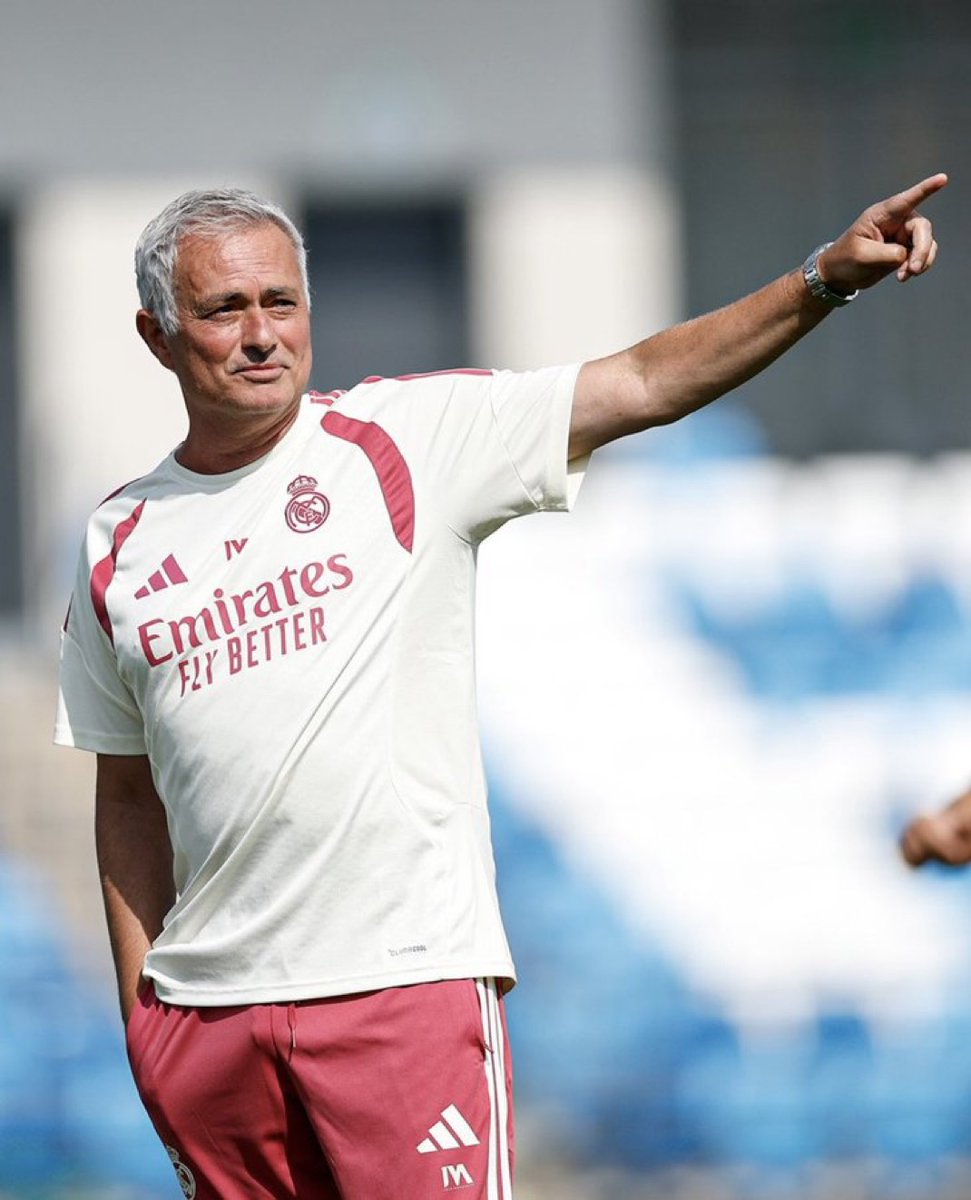 theMadridZone's tweet photo. 🚨 JUST IN: Jose Mourinho is INSISTING for Real Madrid to sign a LEFT FOOTED CB.

The coach believes Bastoni would give him a more secure defense and a more well rounded team. @latigoserrano https://t.co/EN56J3K5Ix