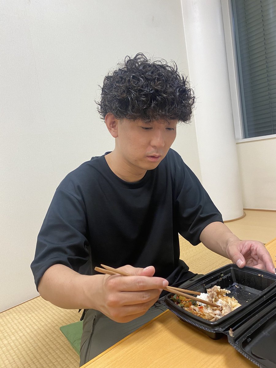 takuroustaff's tweet photo. 📺出演情報📺
フジテレビ「ドッキリGP」
🕰19:00〜23:00

ただいま放送中のドッキリGPにきむらバンドが出演いたします！

メガネなしのきむらさんです💁‍♀️
何ででしょうね🤫 https://t.co/11GBC5r0OB