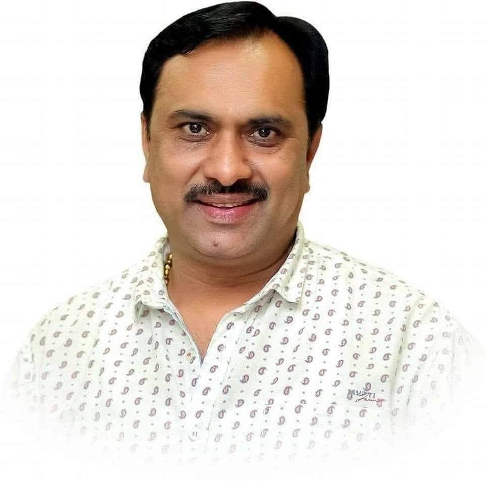 InderPatel11's tweet photo. राऊ विधानसभा क्षेत्र से पूर्व विधायक श्री जीतू जिराती जी, आपको जन्मदिन की अनंत शुभकामनाएं!

बाबा महाकाल से आपके उत्तम स्वास्थ्य एवं दीर्घायु जीवन की कामना करता हूँ।

@jiratijitu https://t.co/WP6lxFtEYp