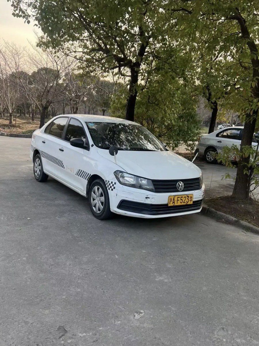 GuberPhilipp's tweet photo. Finally nailed my driving test today after 3 months of parallel parking fails and instructor shouts!  Total win for my chaotic learner driver era.， https://t.co/4ZXHA5B9kJ