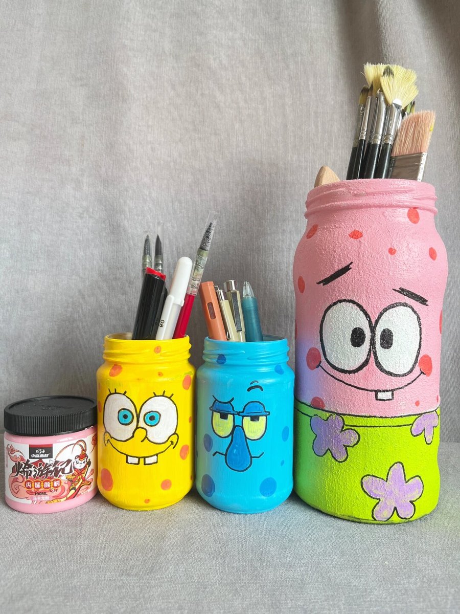 BarbaraSam33e4's tweet photo. Turn an old glass jar into a cute pen holder! No special tools needed – just paint some patterns and add a ribbon , your desk gets a fresh look in 5 mins. https://t.co/5xTudXvcfo